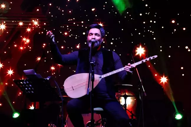 Uğur Işılak Gümüşhane'de Konser Verdi