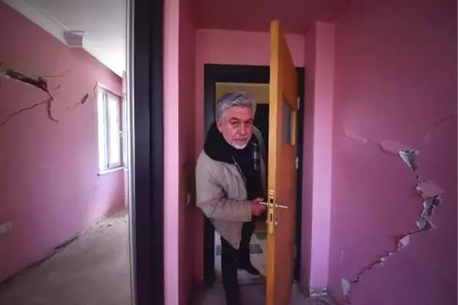 Binadaki Çatlama Sesinden, Önce Uykuları Sonra Kendileri Kaçtı