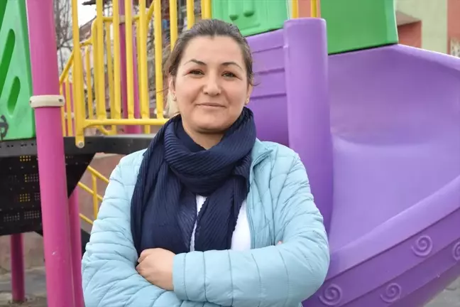 Kadınlar, 'İçimizde Kalanı Sen Sürdür' Diyerek Destek Veriyor