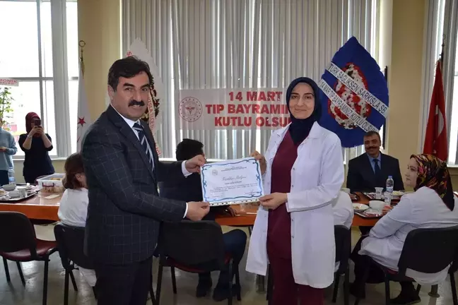 Meslekte 25. Yılını Dolduran Sağlıkçılara Teşekkür Belgesi