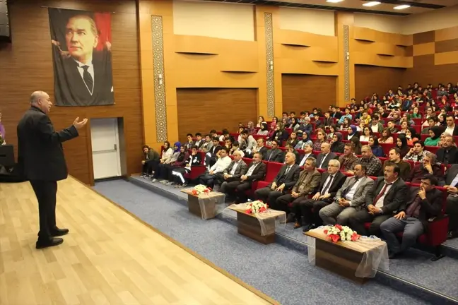 Eğitimci Yazar Saygın'dan Öğrenci ve Velilere Seminer
