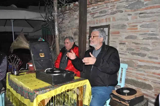 Birgi'de Taş Plak Dinletisi