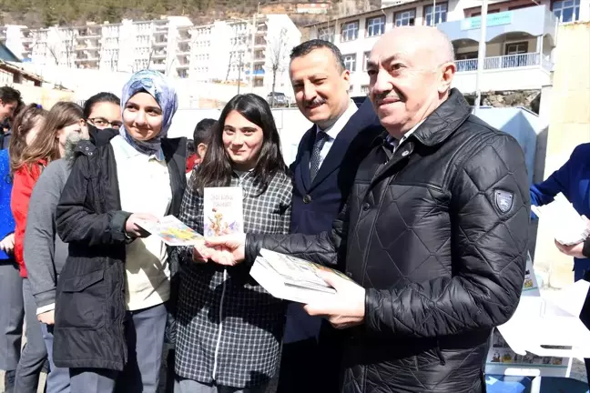 Gümüşhane'de Öğrencilere Kitap Dağıtıldı
