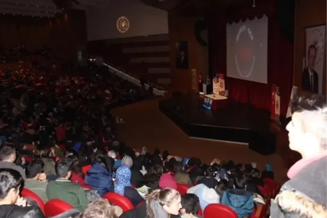 Eğitim-Bir Sen ve Genç Memur Sen'den Yazar- Öğrenci Buluşmaları Konferansı