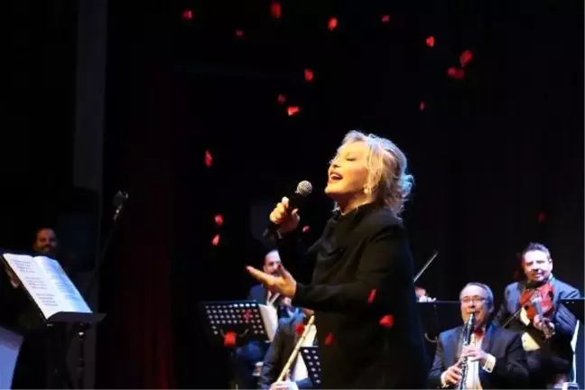 Sarıyer'de Emel Sayın Rüzgârı Esti