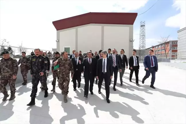 Bakan Yardımcısı İnce Özel Harekat'ta İncelemelerde Bulundu