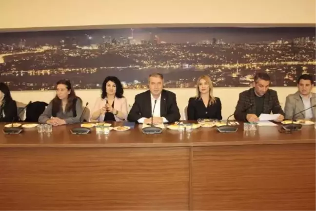 Bayraktar'dan Sokak Hayvanları İçin Hizmet Sözü