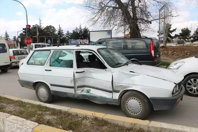 Sandıklı'da Trafik Kazası: 1 Yaralı