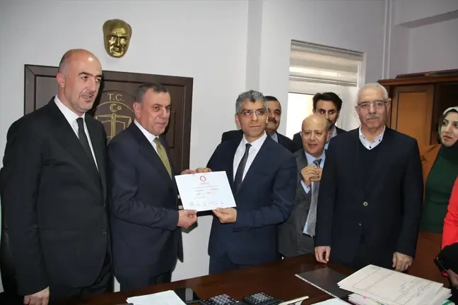 Midyat Belediye Başkanı Şahin, Mazbatasını Aldı