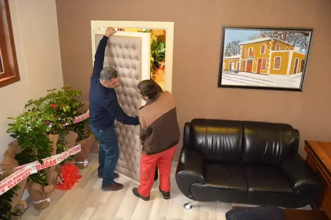 Makam Odasının Kapısını Söktürdü