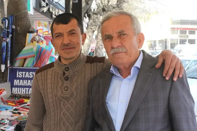 Üç Mahallenin Muhtarı İki Kardeş, Bir Amca