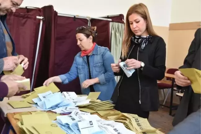 Bergama'da Geçersiz Oylar Yeniden Sayılacak