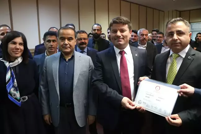 Aksaray Belediye Başkanı Dinçer Mazbatasını Aldı