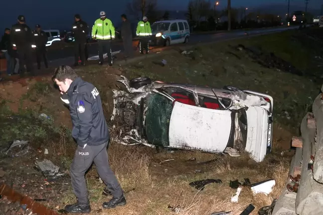 Hemzemin Geçitte Trene Çarpan Otomobilin Sürücüsü Öldü