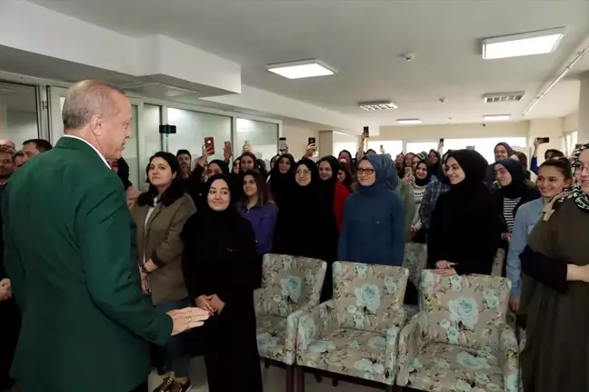 Cumhurbaşkanı Erdoğan, Türgev Yurdunu Ziyaret Etti