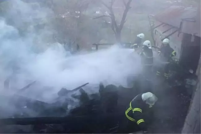 Sinop'ta Tek Katlı Ahşap Ev Yandı: 3 Ölü