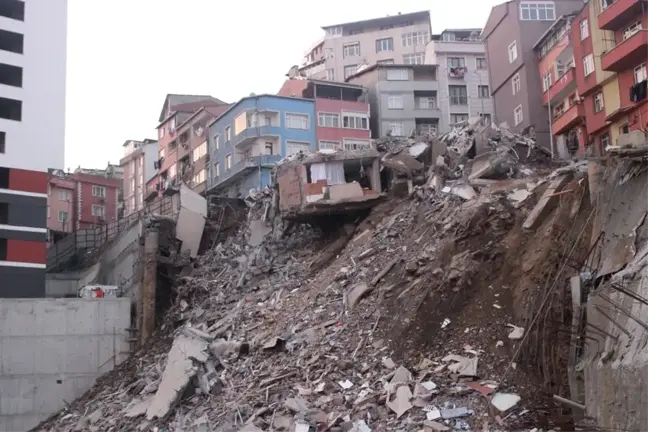 Kağıthane'deki Enkaz Gün Ağarınca Ortaya Çıktı