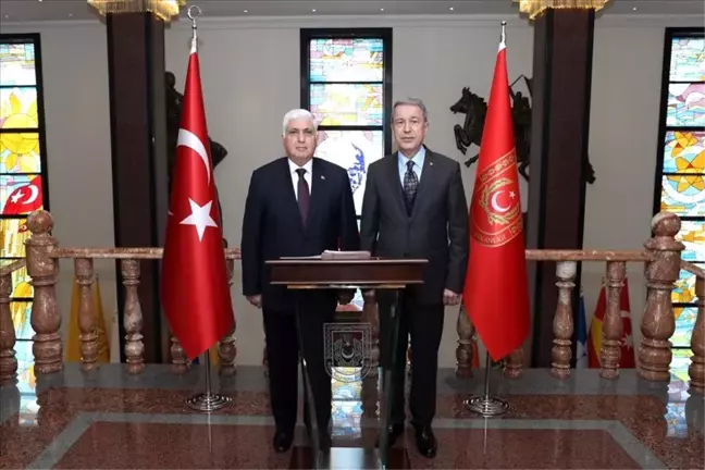 Genelkurmay Eski Başkanı Org. Necdet Özel, Bakan Akar'ı Ziyaret Etti