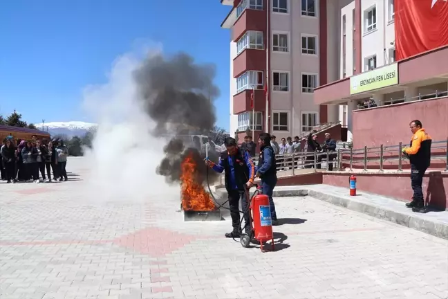 Okuldaki Deprem ve Yangın Tatbikatı Gerçeğini Aratmadı