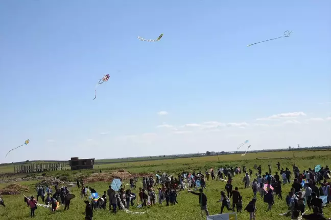 Suriye Sınırında Uçurtma Şenliği