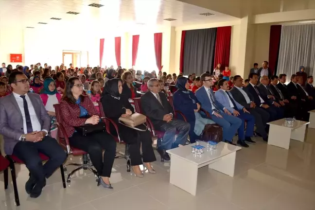 Miniklerin Kurduğu Koro Büyüklerden Alkış Aldı