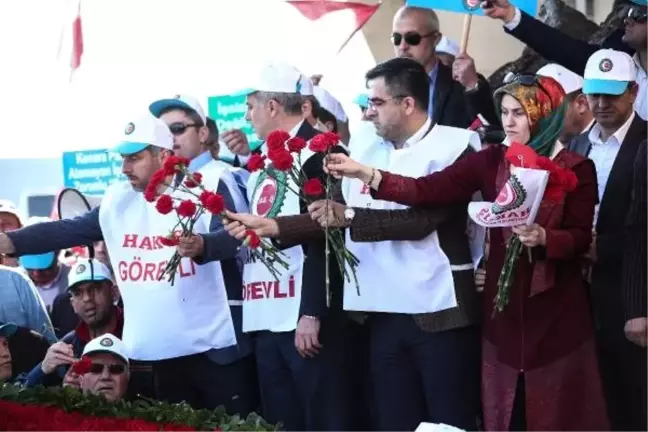 Ek Bilgi ve Fotoğraflarla) -Taksim'e Gelen İlk Grup Kazancı Yokuşuna Çelenk Bıraktı