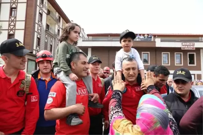 Fındıklı'da Parkta Oynarken Kaybolan 2 Çocuk, 17 Saat Sonra Bulundu (4)