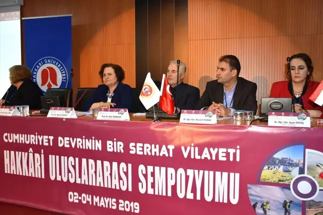 Hakkari'deki Uluslararası Sempozyum Sürüyor