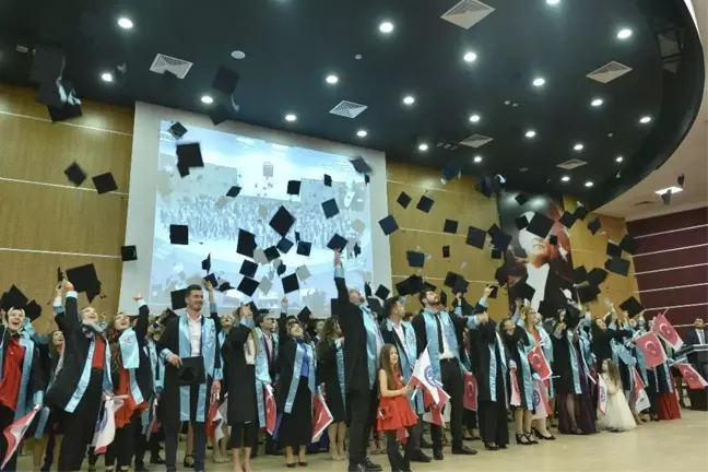 Kmü'de Sosyal Bilimler Myo'da Mezuniyet Sevinci