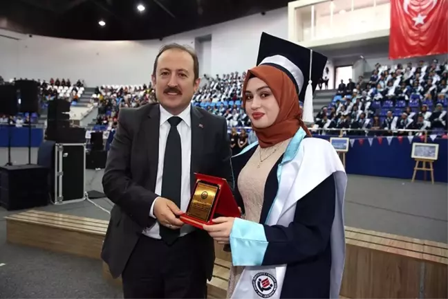 Vali Pehlivan, Bayburt Üniversitesi Eğitim Fakültesi Mezuniyet Törenine Katıldı