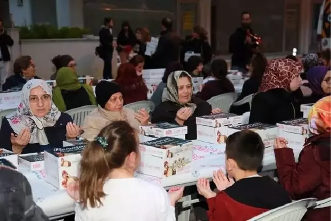 2 Bin Ataşehirli Aynı Sofra Etrafında İftar Yaptı