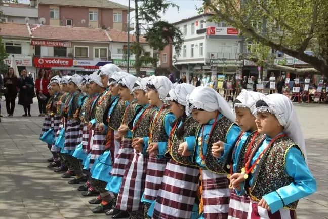 Çubuk'ta Küçük Ressamlardan Karma Sergi