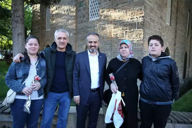 Başkan Aktaş'tan Annelere Karanfil
