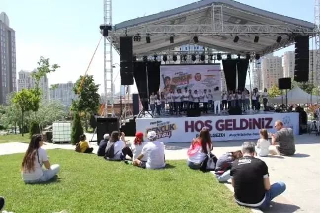 Ataşehir'de 19 Mayıs Coşkuyla Kutlandı