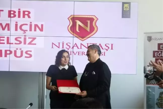 Engelli Öğrencilerin Annelerine Diploma