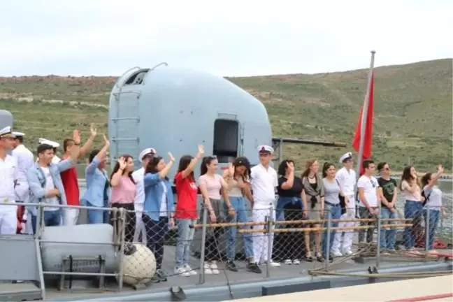 Foça'da Tatbikata Katılan Askeri Gemilere Ziyaret