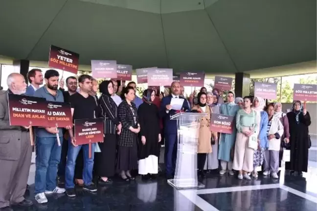 AK Parti İstanbul İl Başkanlığı Adnan Menderes ve arkadaşlarını mezarı başında andı