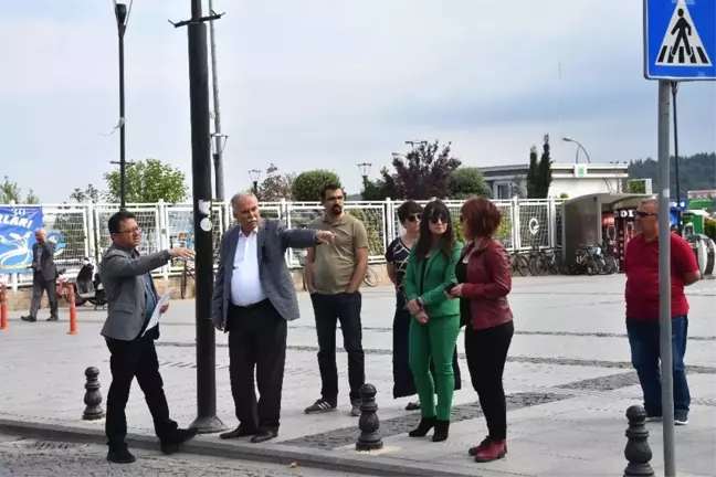 Başkan Gökhan, Cumhuriyet ve İskele Meydanı'nda incelemelerde bulundu