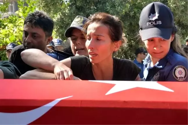 Öldürülen polis memuru Merve Ünal, Mersin'de toprağa verildi