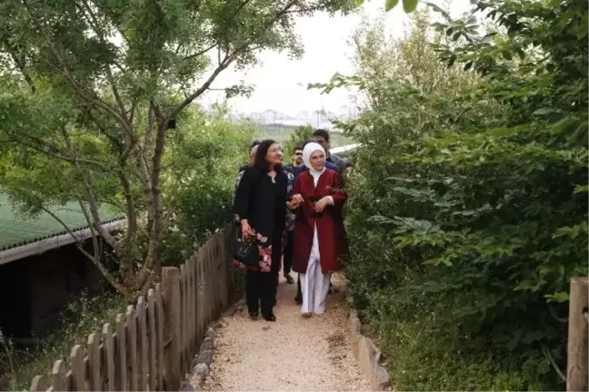 Emine Erdoğan Irak Cumhurbaşkanının eşi Serbagh Salih'i Vahdettin Köşkü ve botanik bahçesini...