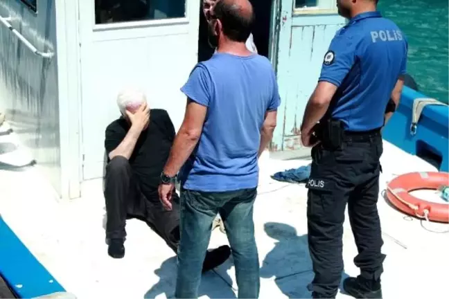 Vapurdan atlayan adamı can simidiyle kurtardı