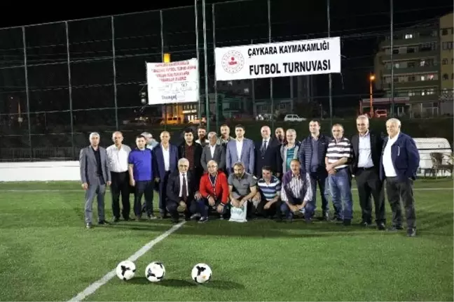 Sahada iftar yaptılar, tribün ve yamaçlardan maçı izlediler