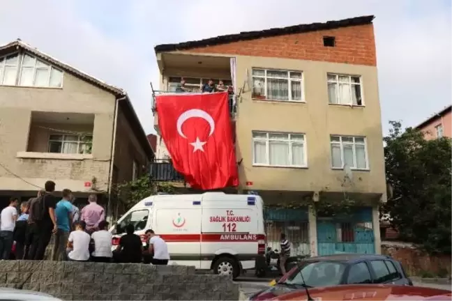 Iğdır şehidi uzman onbaşı Ali Yılmaz'ın baba evine ateş düştü