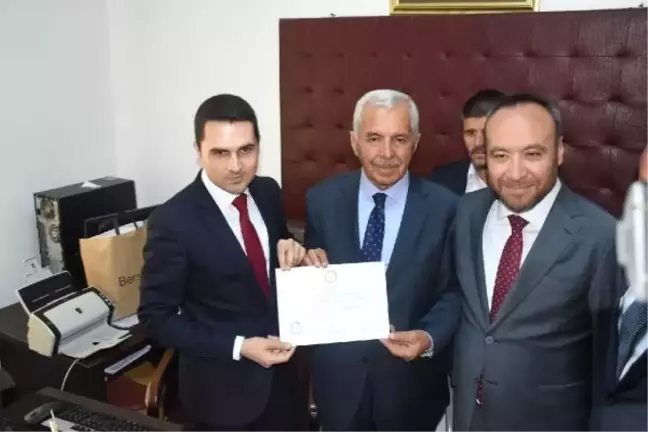 Keskin Belediye Başkanı Dede Yıldırım, mazbatasını aldı