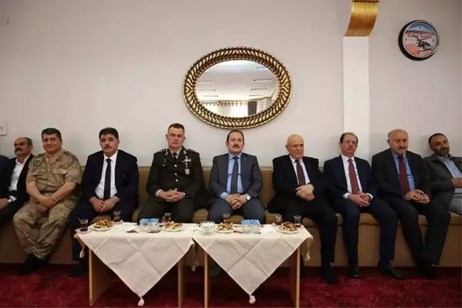 Geleneksel bayramlaşma merasimi Tuzcuzade Mahalle Odasında gerçekleştirildi