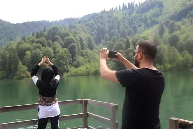 Bayramda Borçka Karagöl'ü 32 bin kişi ziyaret etti