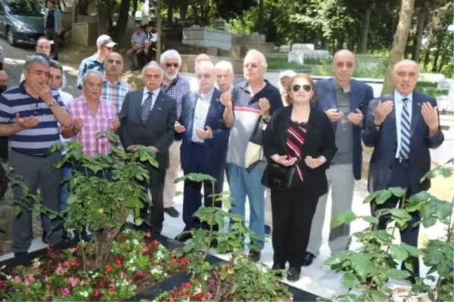 Erol Simavi mezarı başında anıldı