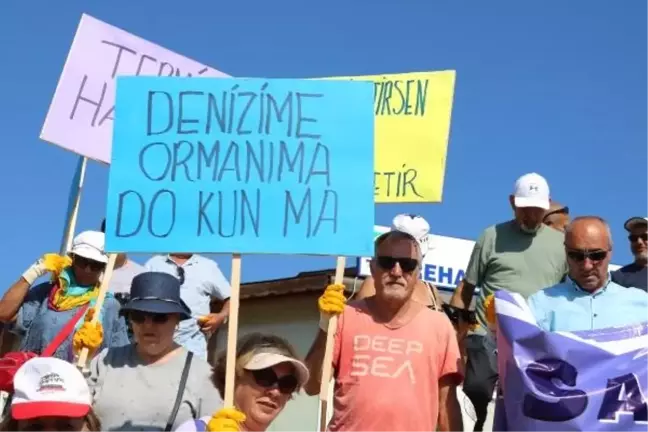 Foça kıyılarında temizlik yaptılar