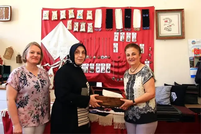 Vali Şentürk'ün eşinden Lefke Bezi atölyesine ziyaret