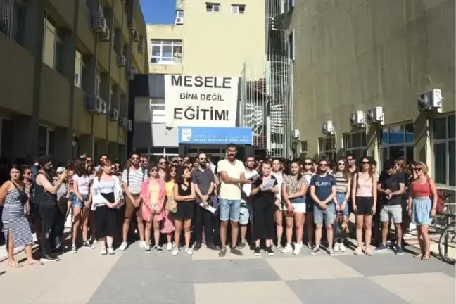 GSF öğrencilerinden alkışlı, pankartlı tepki